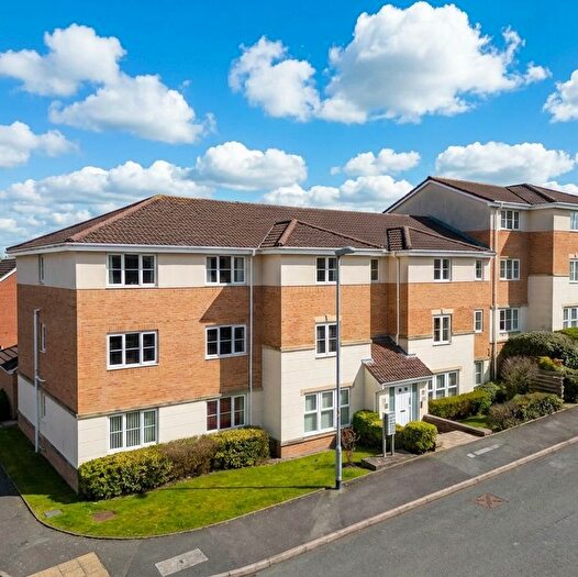 2 Bedroom Flat For Sale In The Links, Hyde, SK14