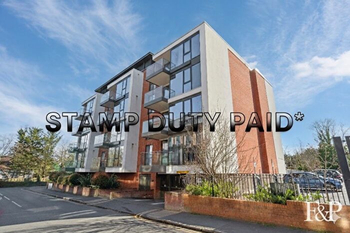 2 Bedroom Flat For Sale In Station Road, Gerrards Cross, SL9