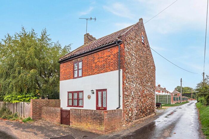 3 Bedroom Detached House For Sale In Charming Brick And Flint Cottage In Ringstead, PE36