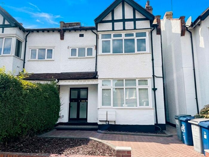 2 Bedroom Flat To Rent In Sunny Gardens Road, London, NW4