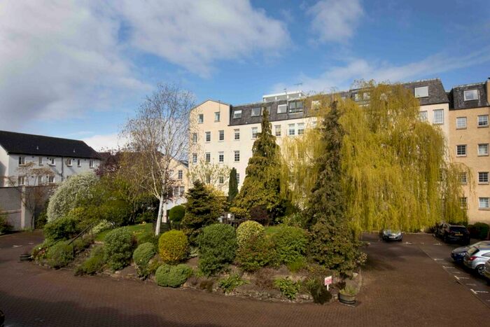 2 Bedroom Flat To Rent In , Caledonian Crescent, Edinburgh, EH11