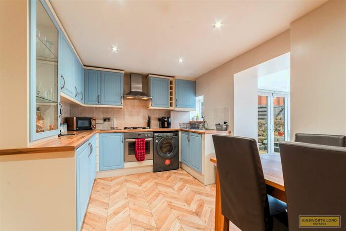 2 Bedroom Cottage To Rent In Bog Height Road, Darwen, BB3