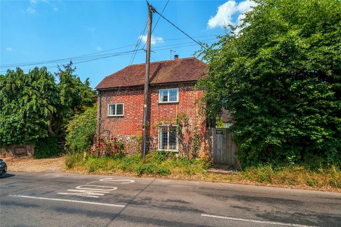 Detached House To Rent In Farnham Road, Elstead, Godalming, GU8