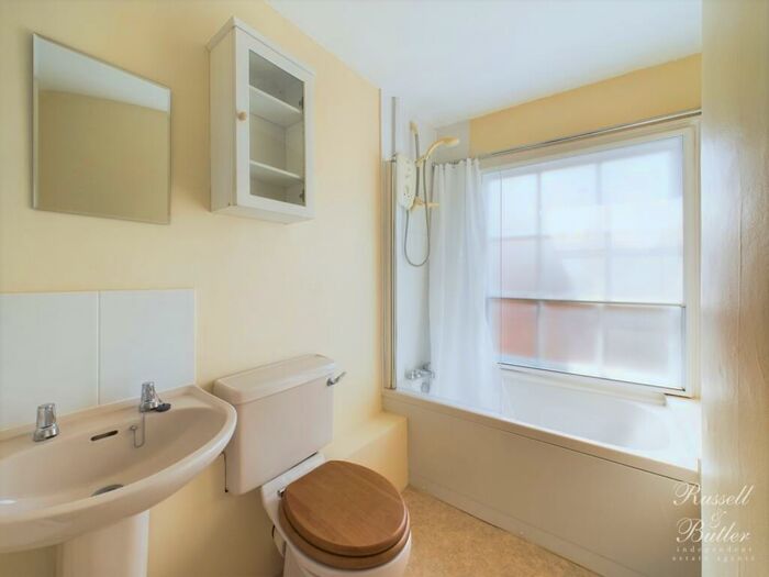 1 Bedroom Flat To Rent In West Street, Buckingham, MK18