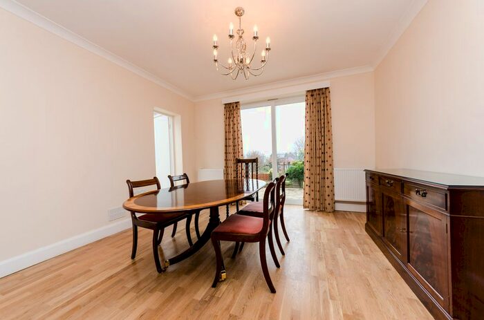 4 Bedroom Detached House To Rent In Very Near Heathcroft, Ealing, W5