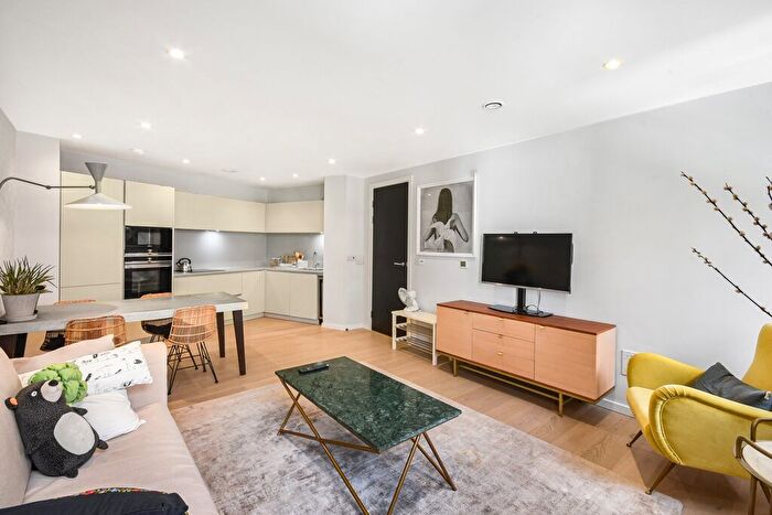 2 Bedroom Flat To Rent In Valentine Place, London, SE1