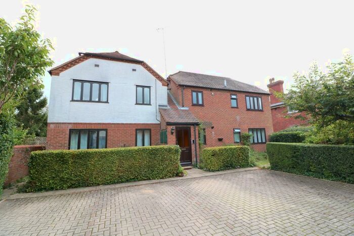1 Bedroom Flat To Rent In Greenways, Pangbourne, RG8