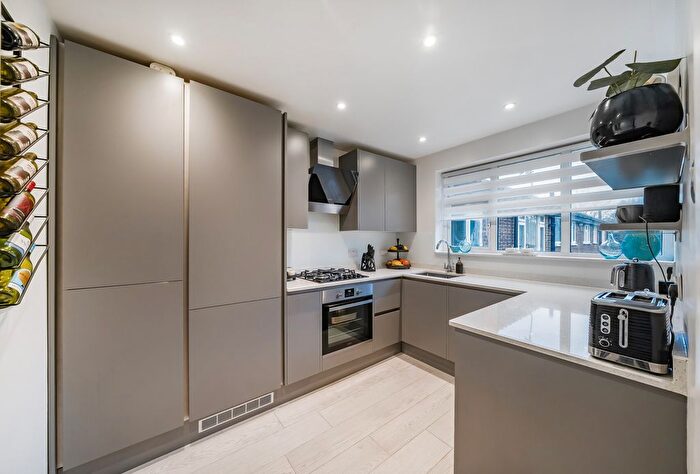 2 Bedroom Maisonette For Sale In Stanley Park Road, Wallington, SM6