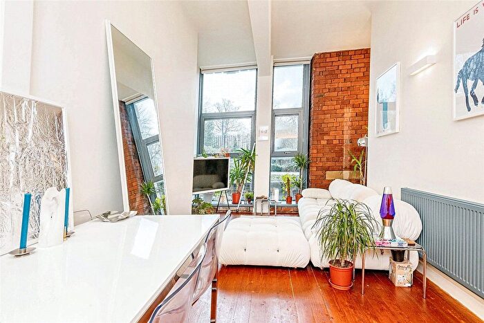 1 Bedroom Flat For Sale In Old School Lofts, Whingate, Leeds, LS12