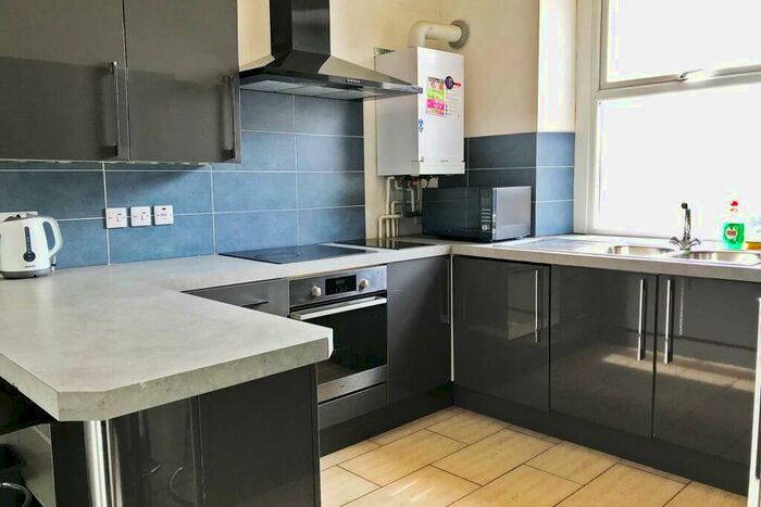 6 Bedroom Terraced House To Rent In Victoria Terrace, SA1