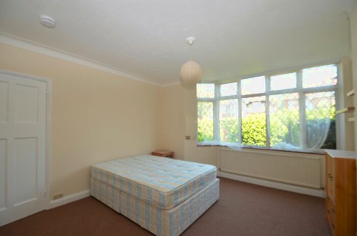 Studio To Rent In Lexden Road, Acton, W3