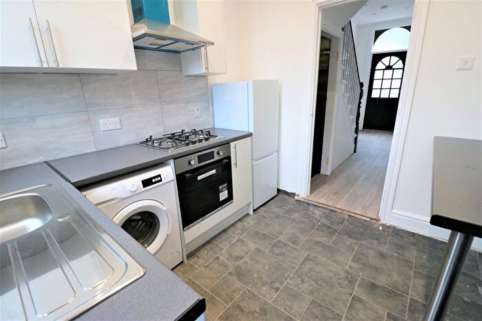 4 Bedroom Terraced House To Rent In Lansdowne Road, Ilford, Essex, IG3