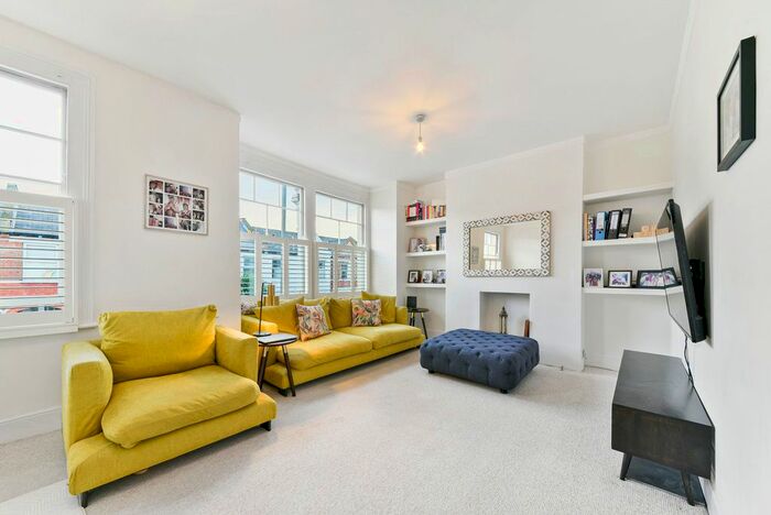 2 Bedroom Flat To Rent In Penwith Road, London, SW18
