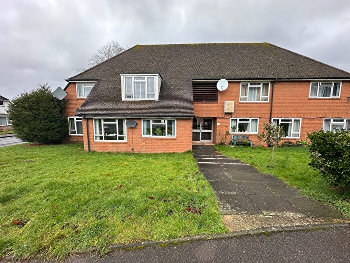 2 Bedroom Flat To Rent In Levett Road, Leatherhead, KT22