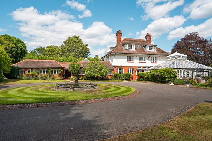 6 Bedroom Detached House For Sale In Lower Teddington Road, Kingston Upon Thames, Surrey, KT1