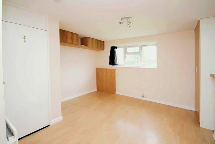 Studio To Rent In Pattiswick Square, Basildon, SS14