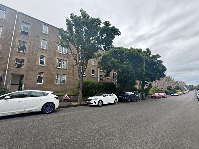 2 Bedroom Flat To Rent In Scott Street, Dundee, DD2