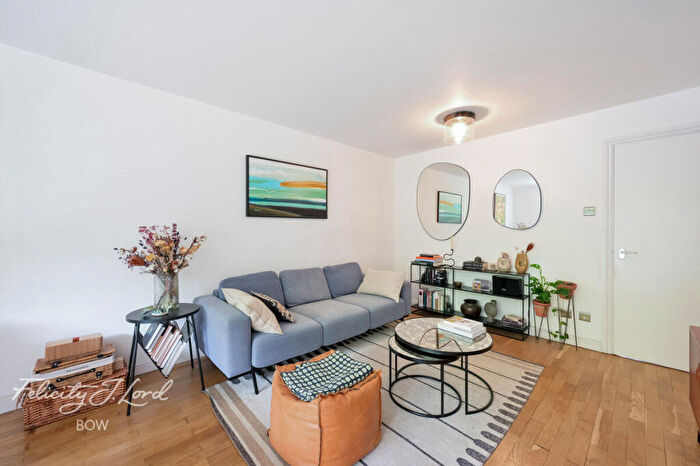 2 Bedroom Apartment For Sale In Printers Mews, London, E3
