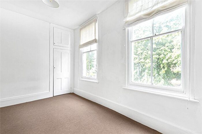 2 Bedroom Apartment To Rent In Old Ford Road, Bethnal Green, London, E2