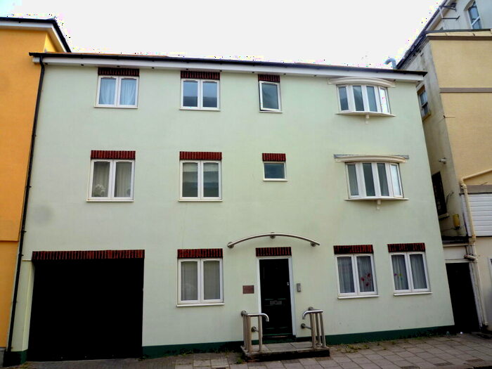 2 Bedroom Apartment To Rent In Lennox Street, PO21