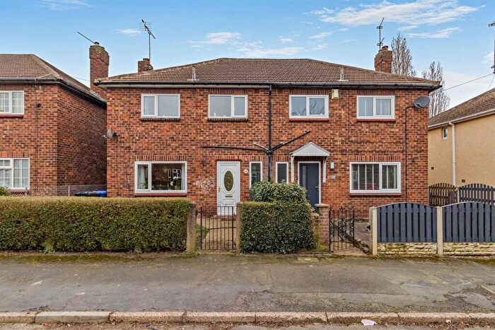 3 Bedroom Semi-Detached House For Sale In Amersall Crescent, Scawthorpe, Doncaster, DN5