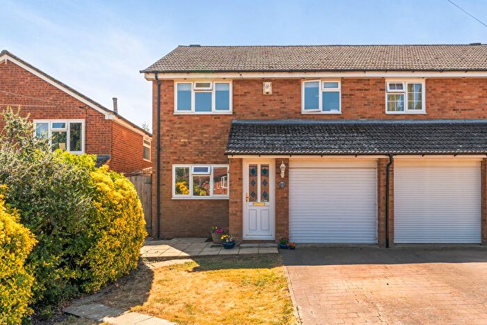 4 Bedroom Semi-Detached House For Sale In Gade Valley Close, Kings Langley, Hertfordshire, WD4