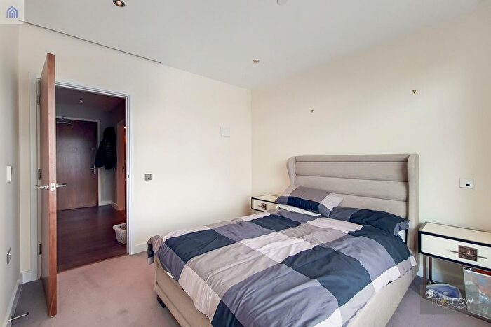 2 Bedroom Flat To Rent In Arora Tower, Waterview Drive, SE10