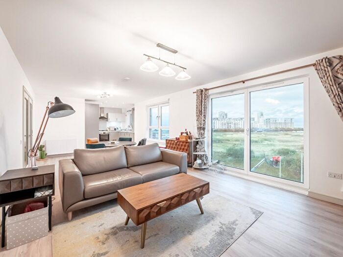 3 Bedroom Flat For Sale In / Sandpiper Drive, Newhaven, Edinburgh, EH6