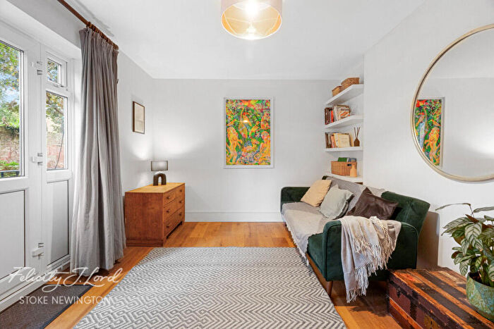 3 Bedroom Flat For Sale In Lordship Grove, London, N16