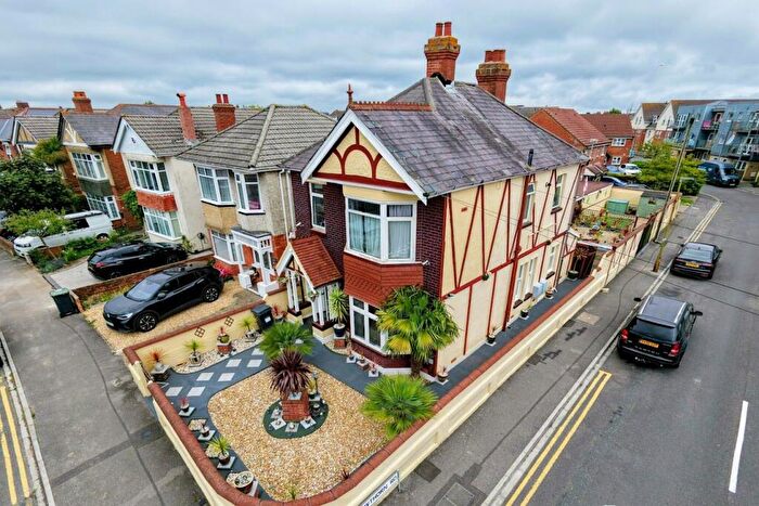 2 Bedroom Flat For Sale In Edgehill Road, Bournemouth, BH9