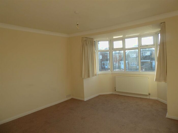 3 Bedroom Semi-Detached House To Rent In Howlett Road, Cleethorpes, DN35