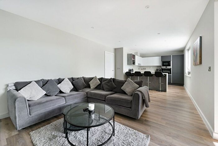 2 Bedroom Flat For Sale In Limpsfield Road, Warlingham, CR6