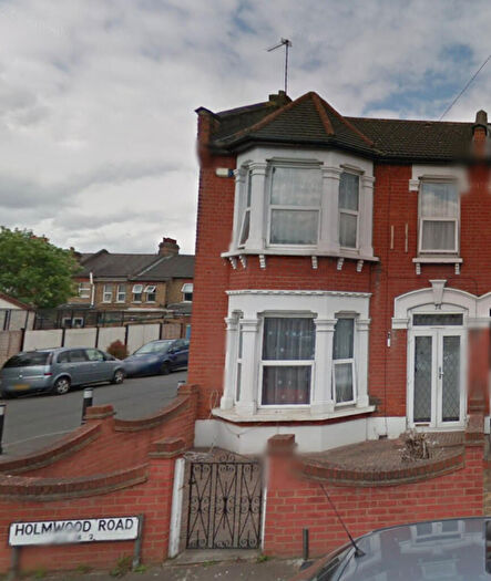 4 Bedroom End Of Terrace House To Rent In Holmwood Road Ilford Essex, IG3