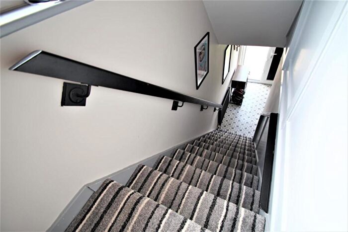 4 Bedroom Semi-Detached House To Rent In Kirkstall Hill, Burley, Leeds, LS4