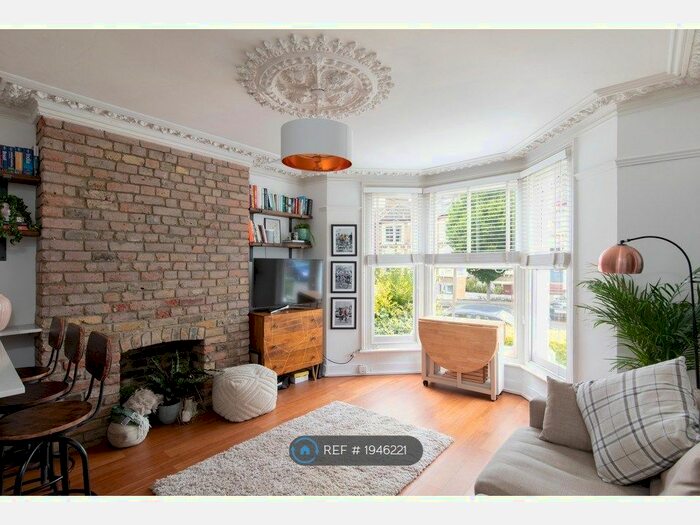 2 Bedroom Flat To Rent In Ground Floor, London, SE14