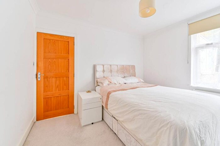 2 Bedroom Maisonette For Sale In Braemar Avenue, Neasden, London, NW10