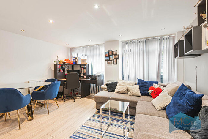 2 Bedroom Apartment To Rent In Colney Hatch Lane, Muswell Hill, London, N10