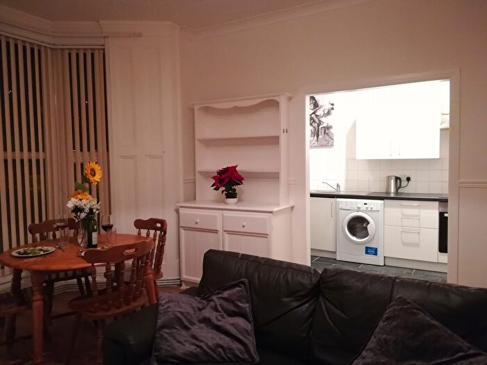 1 Bedroom Flat To Rent In Sketty Road, Swansea, SA2