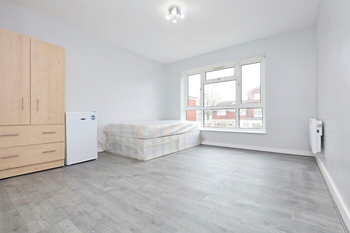 Studio To Rent In Rydal Crescent, Perivale, UB6