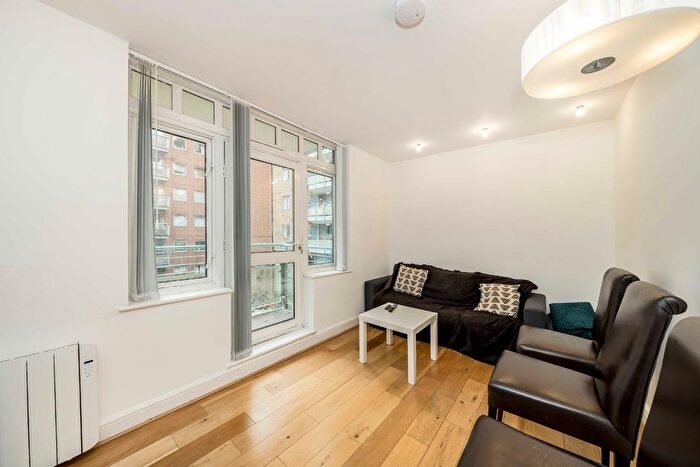 3 Bedroom Flat To Rent In Chapter Street, London, SW1P