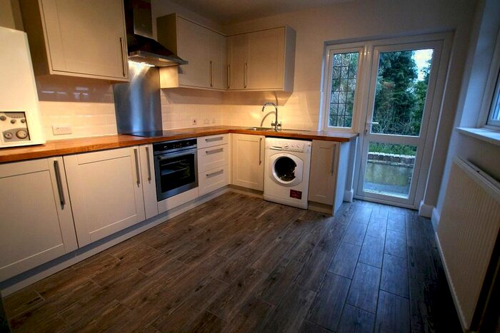 2 Bedroom Maisonette To Rent In Vale Crescent, London, SW15