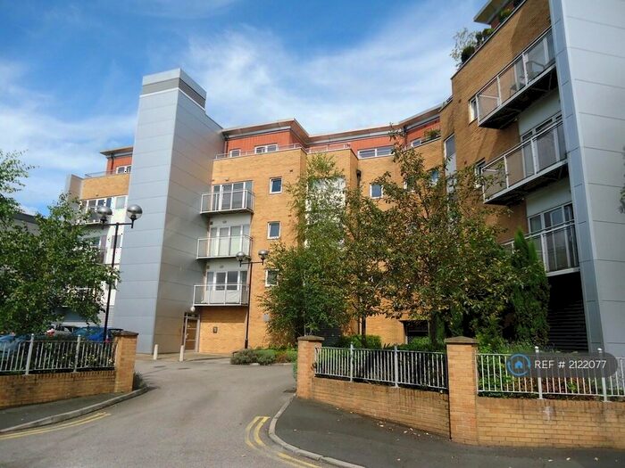 2 Bedroom Flat To Rent In Bury Old Road, Whitefield, Manchester, M45