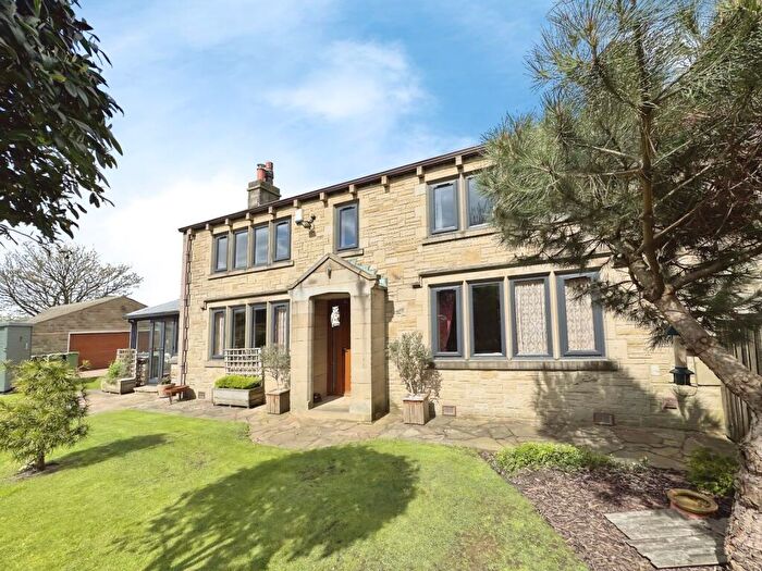 4 Bedroom Detached House For Sale In Wyke Lane, Oakenshaw, Bradford, BD12