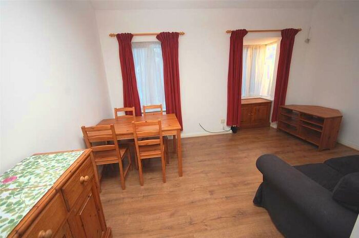 2 Bedroom Maisonette Flat To Rent In Dorset Mews, Finchley, London N3