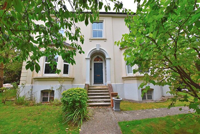 2 Bedroom Flat To Rent In The Causeway, Dunmow, CM6