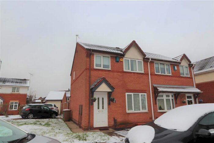 3 Bedroom Semi-Detached House To Rent In Glaisedale Grove, Willenhall, WV13