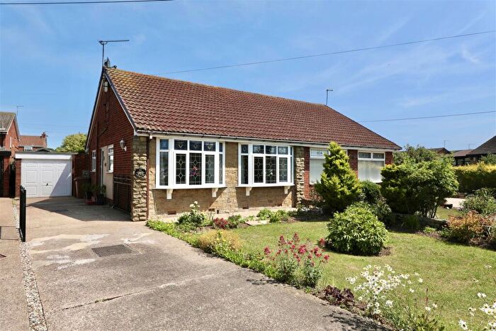 2 Bedroom Semi-Detached Bungalow For Sale In Westlands Road, Sproatley, Hull, HU11