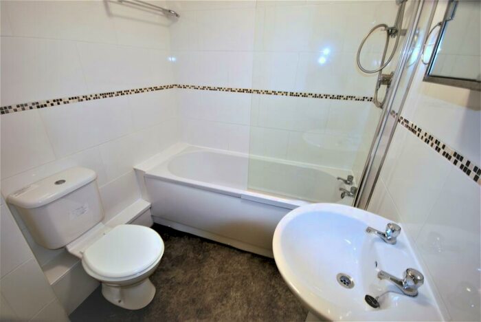6 Bedroom Apartment To Rent In Old Warwick Road, Leamington Spa, CV31