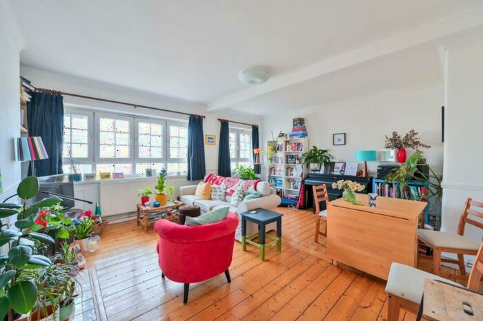 3 Bedroom Flat To Rent In Swan Road, Canada Water, London, SE16