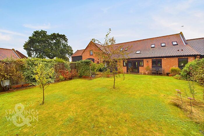 4 Bedroom Barn Conversion For Sale In The Green, Freethorpe, Norwich, NR13